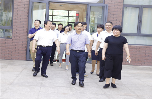 ���н����־ֳ�¥ΰ������PA��Ѷ(�й���)�ٷ���վ����ѧУ�߷õ���